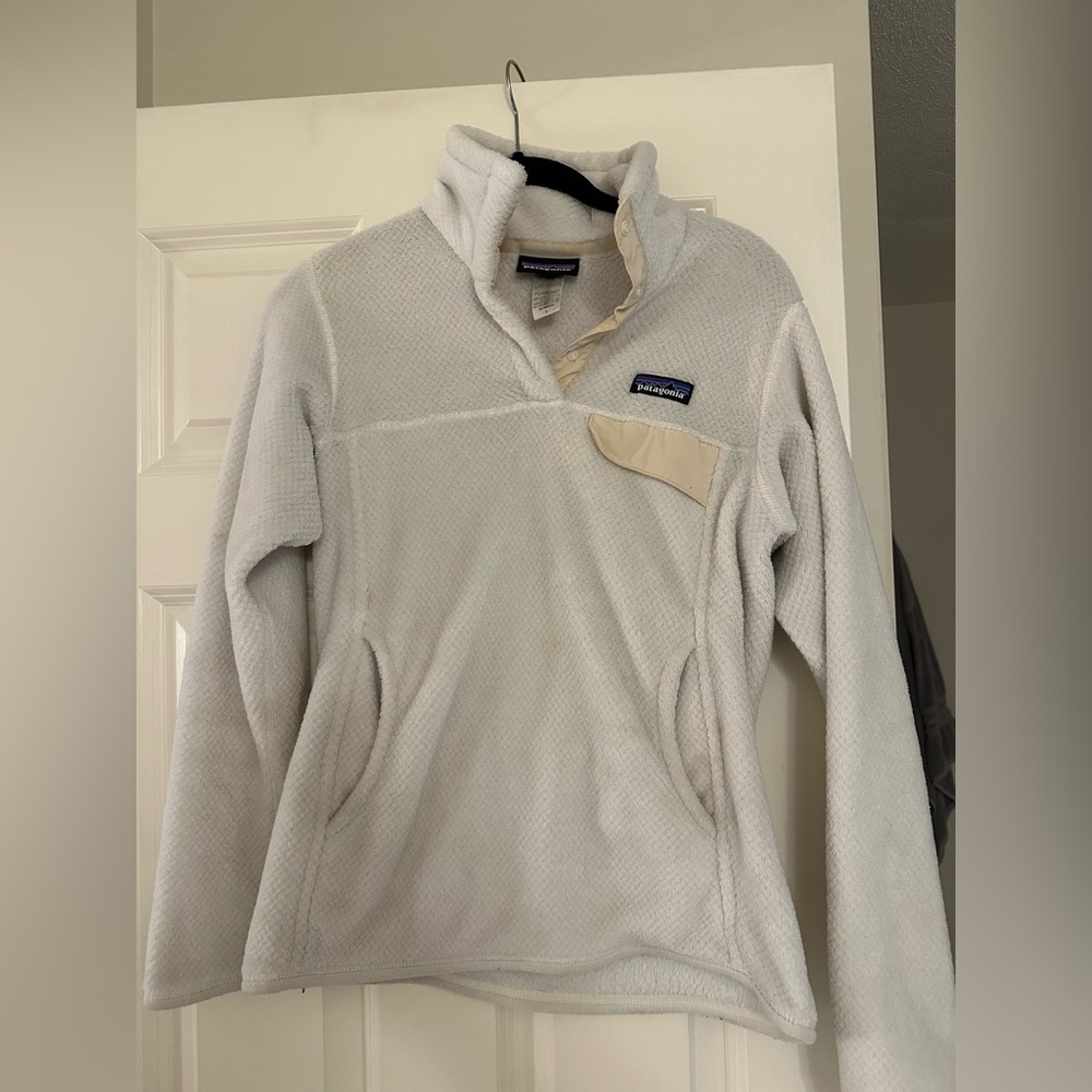 Patagonia snap t off white